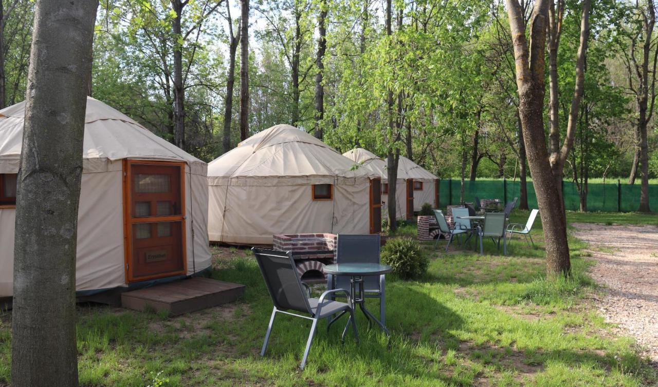 Oeko Kemping Es Glamping Tiszadada المظهر الخارجي الصورة