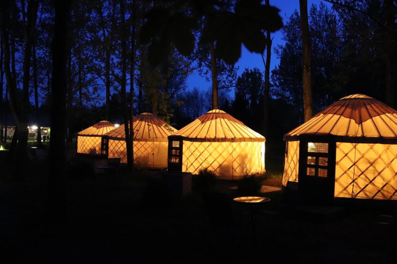 Oeko Kemping Es Glamping Tiszadada المظهر الخارجي الصورة